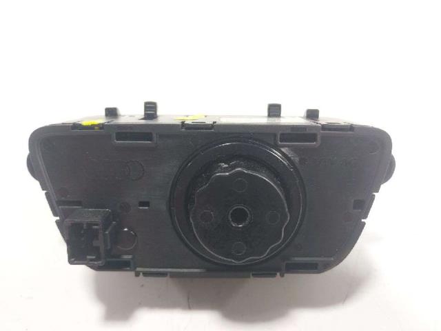 4M0941531AA Interruptor de luces en el tablero  disponible Utrera