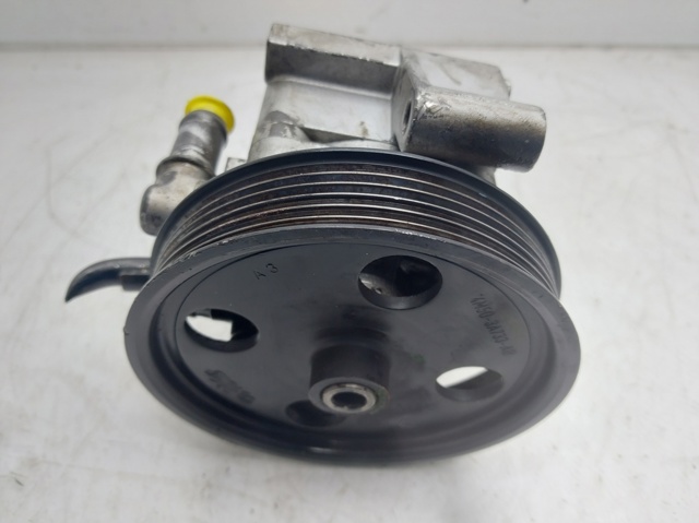 4M513A696AD Bomba de dirección asistida  disponible Málaga
