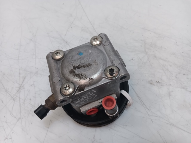 4M513A696AE Bomba de dirección asistida  comprar en Reus