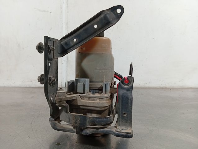 FORD 4M513K514BD Bomba de dirección  en stock Salamanca