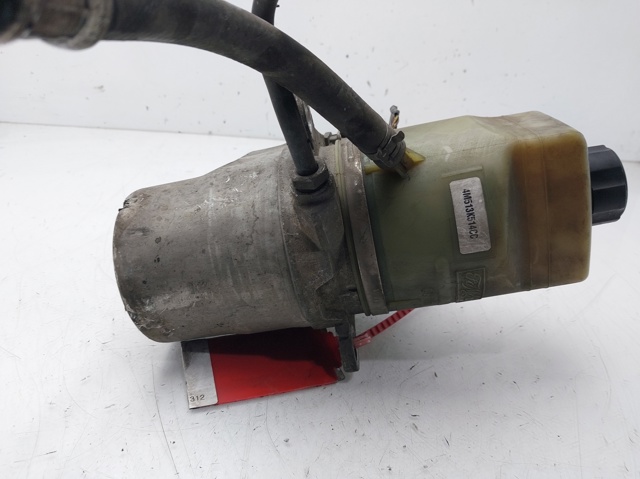 FORD 4M513K514CC Bomba de dirección  en stock Terrassa