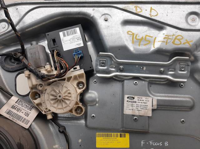 FORD 4M51B045H16AA Mecanismo de elevalunas de la puerta delantera derecha  disponible Valladolid
