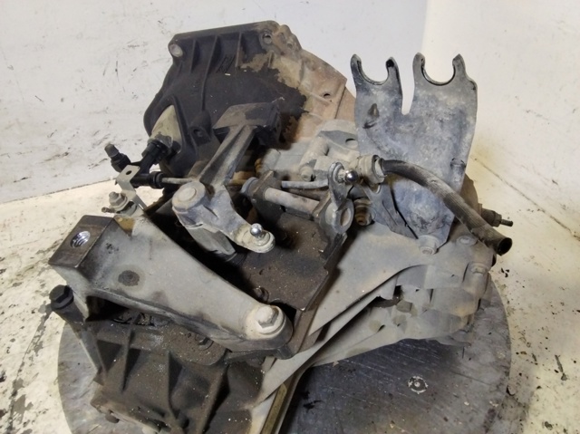 4M5R7002YA Ford