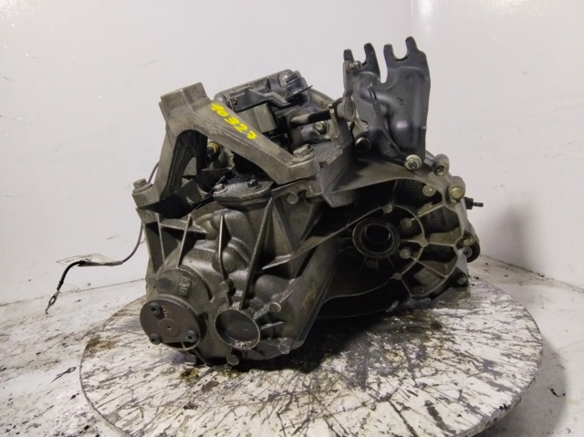4M5R7002YA Ford