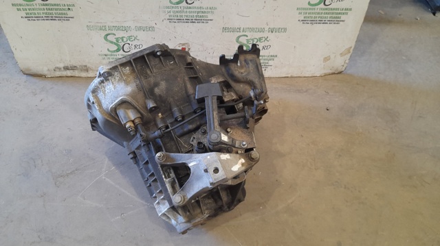 4M5R7002YA Ford