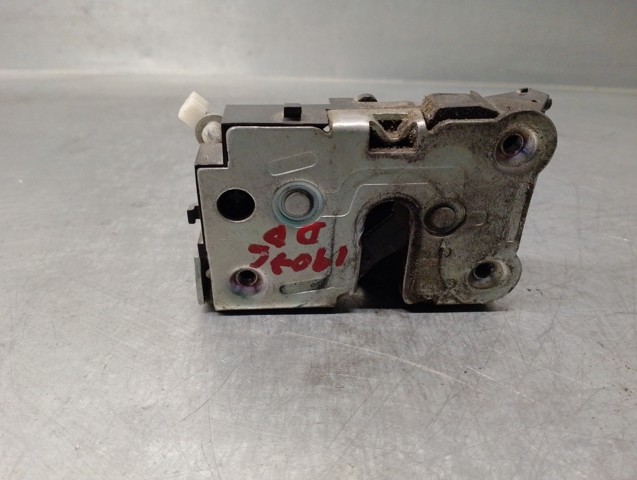 IVECO 500314256 Cerradura de puerta delantera derecha  en stock Salamanca