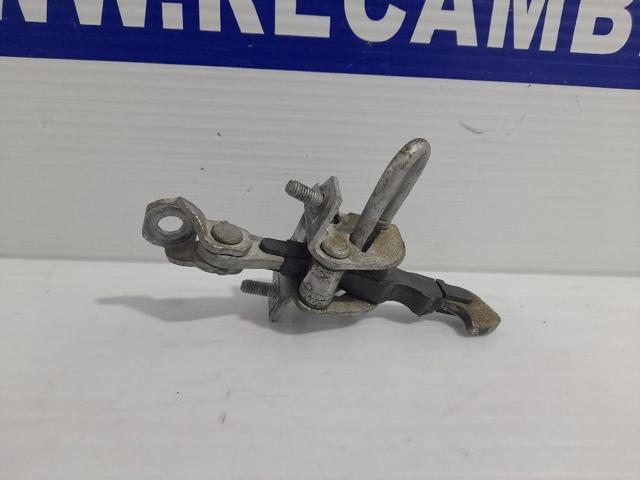 Limitador de apertura de puerta delantera 500314457 IVECO