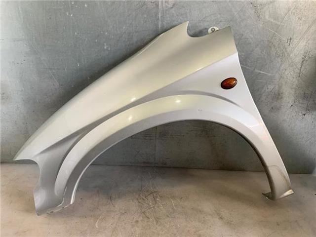 Aleta delantera izquierda para Chrysler Voyager III (RG, RS)