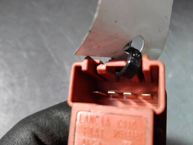 FIAT 50512681 Interruptor de luz de freno  disponible Valladolid