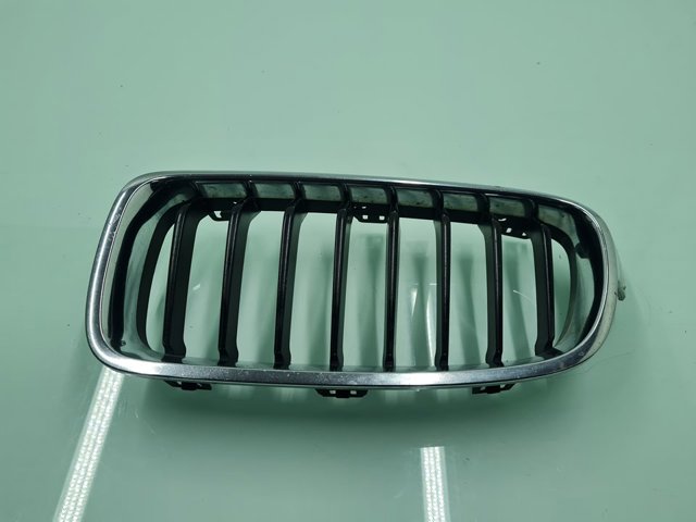 51137255411 Rejilla izquierda  en stock Sabadell