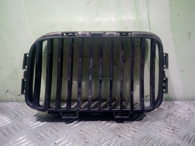 BMW 51138122238 Rejilla derecha del radiador  disponible Lugo