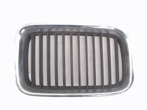 51138122238 Rejilla derecha del radiador  disponible Burgos