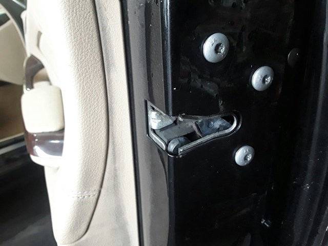 Cerradura de puerta delantera derecha 51217011250 BMW