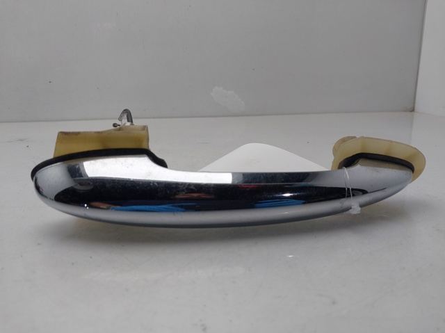 51217198472 Manija exterior derecha de puerta delantera  en stock Sabadell