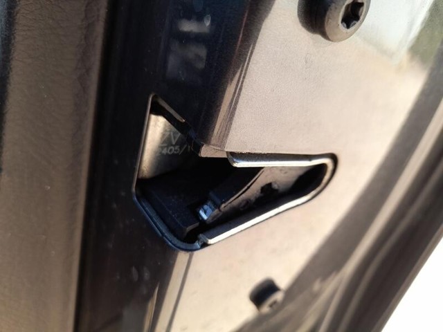 51217229458 Cerradura de puerta delantera derecha  disponible Utrera
