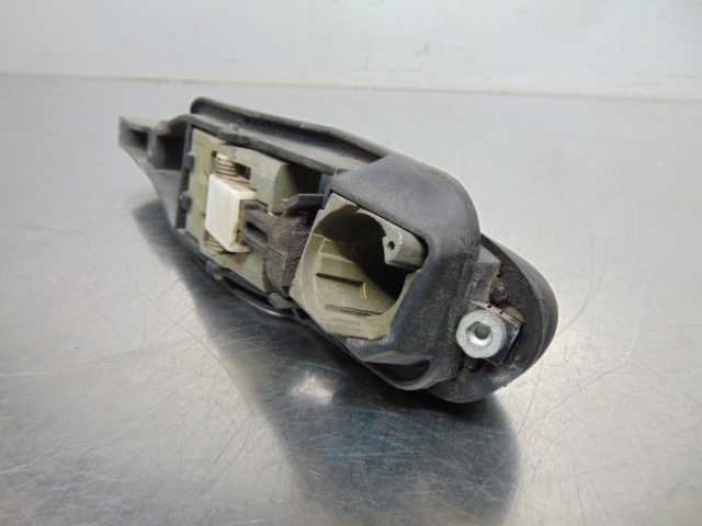 51218216122 Soporte de manija exterior de puerta delantera derecha  en stock Granada