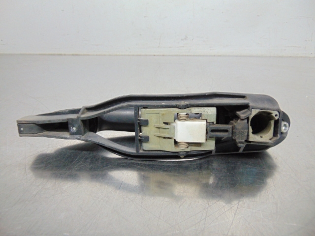 51218216122 Soporte de manija exterior de puerta delantera derecha comprar Almería