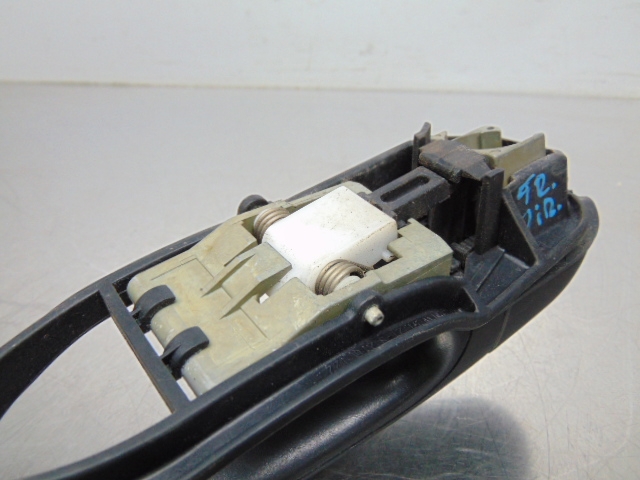 51218216122 Soporte de manija exterior de puerta delantera derecha  en stock Sabadell