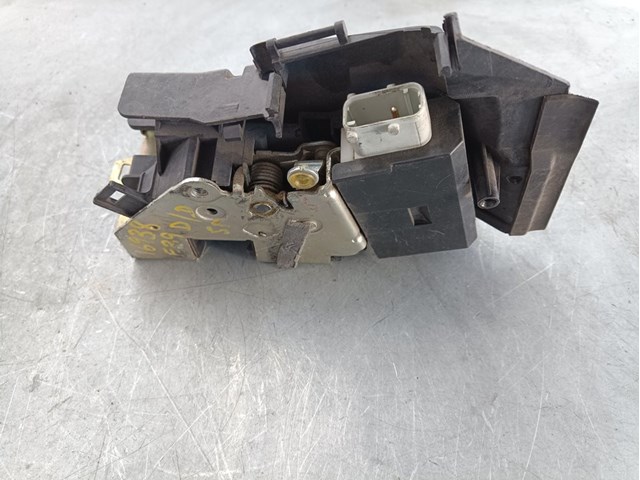 Cerradura de puerta delantera derecha 51218235102 BMW