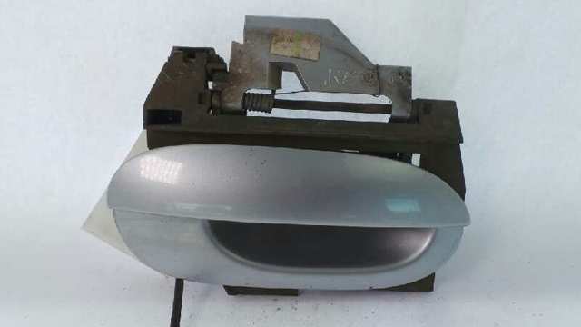 Tirador de puerta exterior delantero derecha 51218245462 BMW