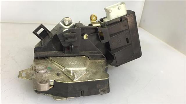 51228125671 BMW Cerradura de puerta trasera izquierda  en stock Córdoba