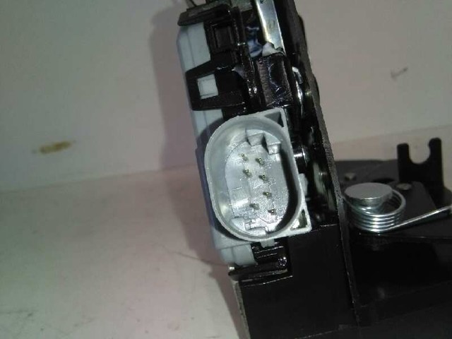 BMW 51228402601 Cerradura de puerta trasera izquierda  en stock Valencia