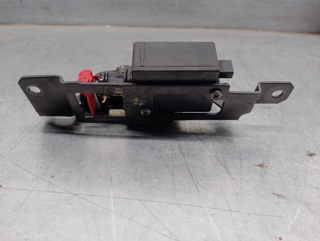 51247201561 BMW Cerradura de tapa de maletero  disponible Alicante