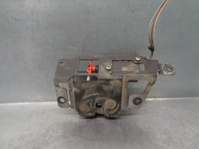 51247201561 Cerradura de tapa de maletero  comprar en Zaragoza
