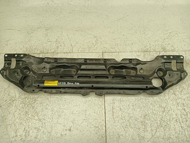 51647033741 Soporte superior del radiador (panel de montaje de faros)  disponible Utrera