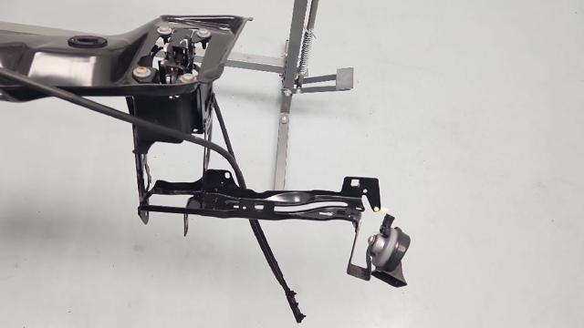 51647245786 Soporte superior del radiador (panel de montaje de faros)  disponible Burgos