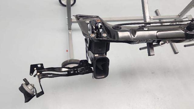 51647245786 BMW Soporte superior del radiador (panel de montaje de faros)  disponible Ourense