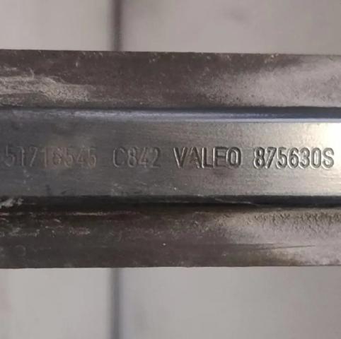 FIAT 51700202 Panel de soporte del radiador y montaje de faros  disponible Valladolid