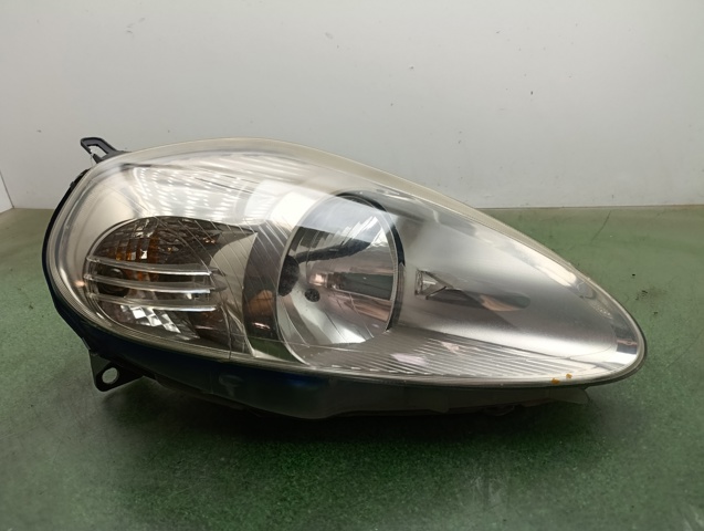 51701594 Faro derecho  disponible Utrera