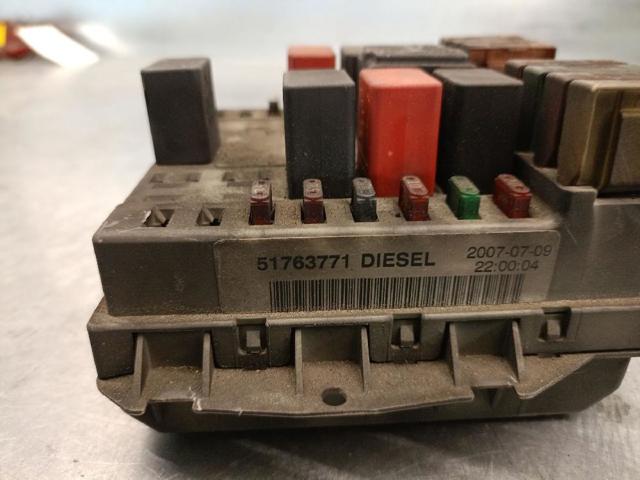 51763771 FIAT Caja de fusibles  comprar en Jaén