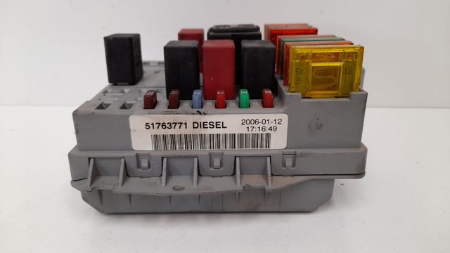 51763771 Caja de fusibles  en stock Sabadell