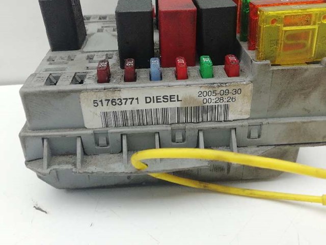 51763771 Caja de fusibles  en stock Castellón
