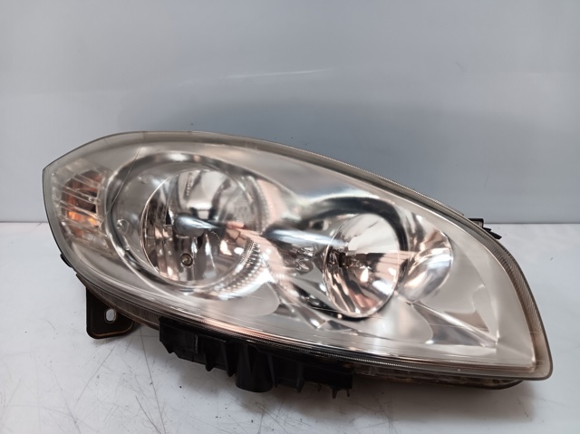 Precio del repuesto Faro delantero derecho Linea  sedán