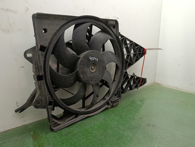 51821155 Difusor del radiador de refrigeración con motor y hélice  disponible Burgos