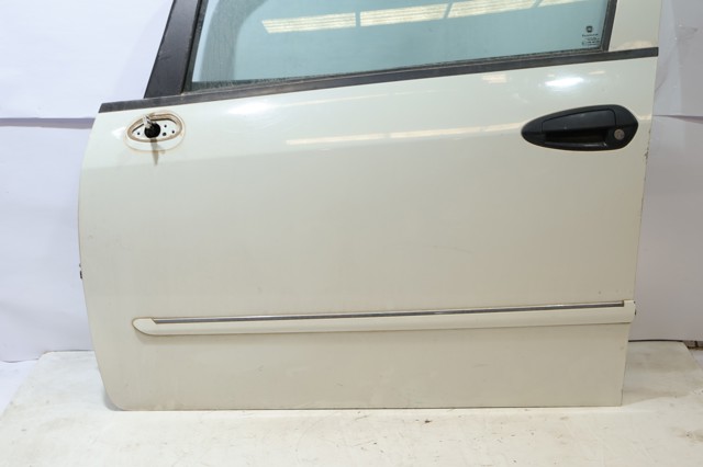 Comprar Puerta delantera izquierda Fiat Punto 199 a bajo precio