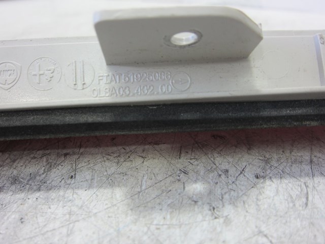 51925086 FIAT Tercera luz de freno comprar Bilbao
