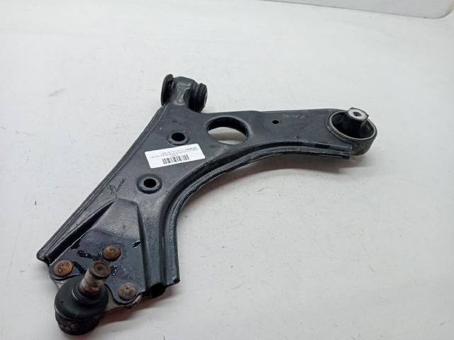 51932035 Brazo inferior izquierdo de la suspensión delantera  disponible Málaga