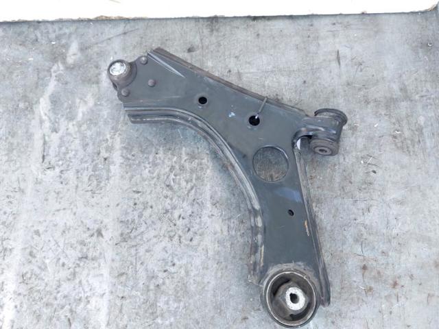51932036 Brazo inferior derecho de la suspensión delantera  en stock Sabadell