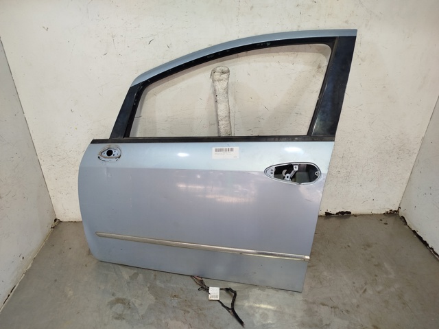 Puerta del conductor Fiat Linea  sedán comprar en España
