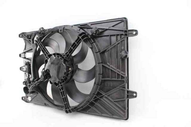 52108824 Ventilador de radiador  en stock Granada