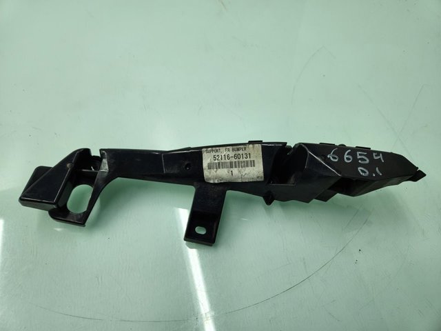Guía del parachoques delantero izquierda 5211660131 TOYOTA