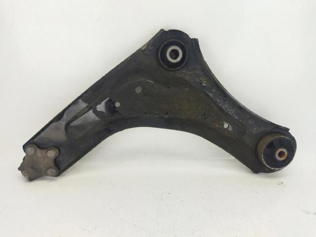 545000011R RENAULT Brazo inferior derecho de la suspensión delantera  en stock Huelva