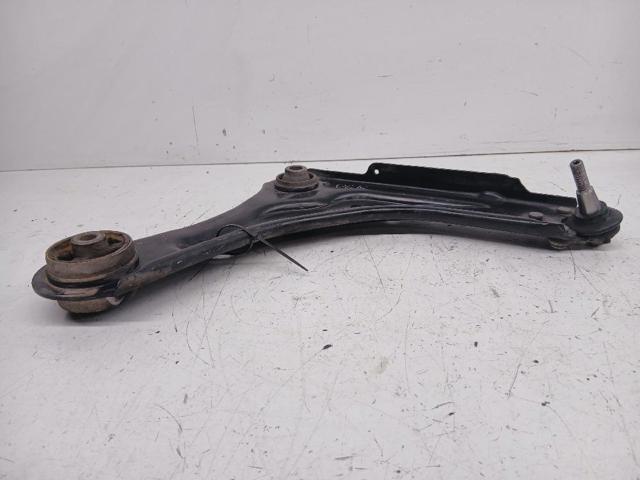 545000011R RENAULT Brazo inferior derecho de la suspensión delantera comprar Madrid