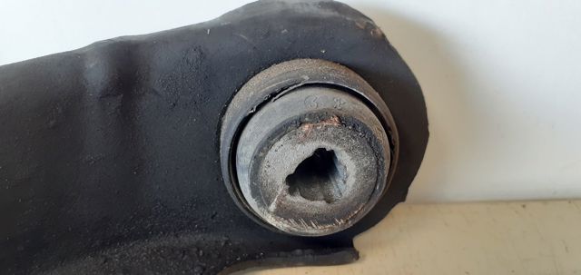 Brazo inferior derecho de la suspensión delantera 5450000Q1A NISSAN