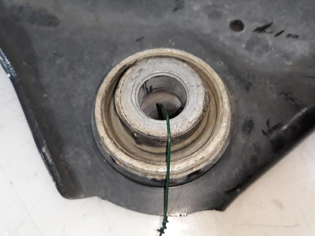 545000399R RENAULT Brazo inferior derecho de la suspensión delantera  disponible Alicante