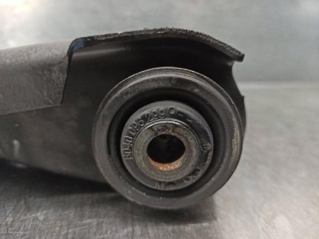 545001064R RENAULT Brazo inferior derecho de la suspensión delantera  en stock Gandía